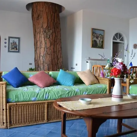 Sleeps 6 Wifi Villa *