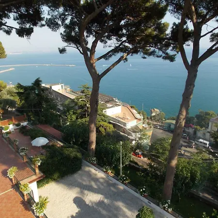 Villa Sleeps 6 Wifi Vietri